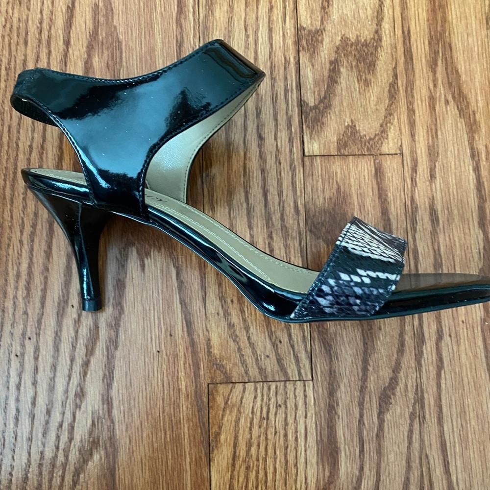 Shoes - Picture 6 of 8